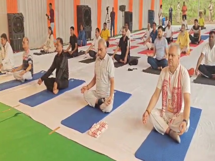 ट्रेनिंग कैंप के दूसरे दिन की शुरुआत योग के साथ हुई।