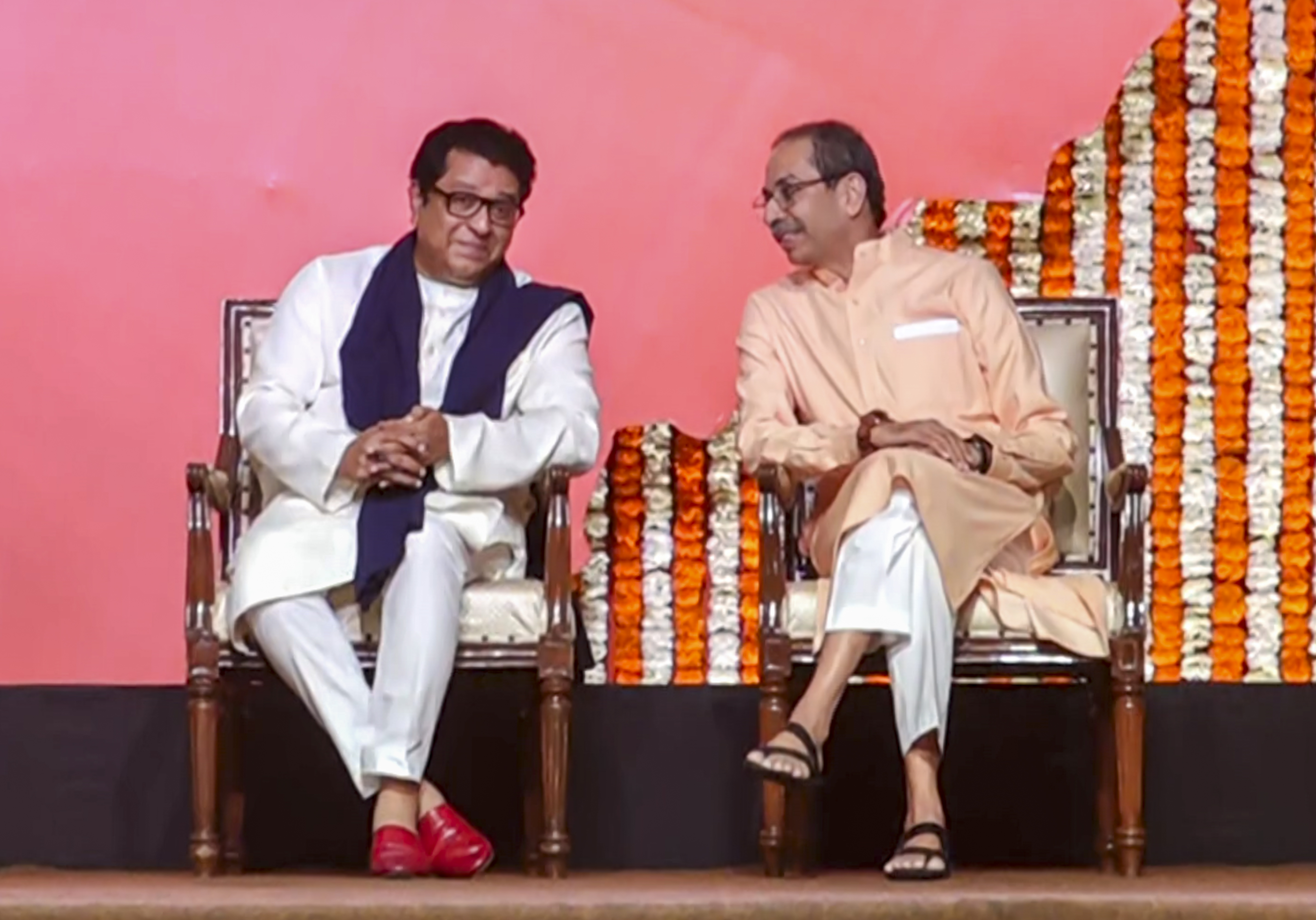 उद्धव ठाकरे और राज ठाकरे 20 साल बाद एक मंच पर दिखे थे।