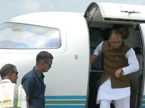 केंद्रीय कृषि मंत्री शिवराज सिंह चौहान भी मैनपाट पहुंचे हैं।