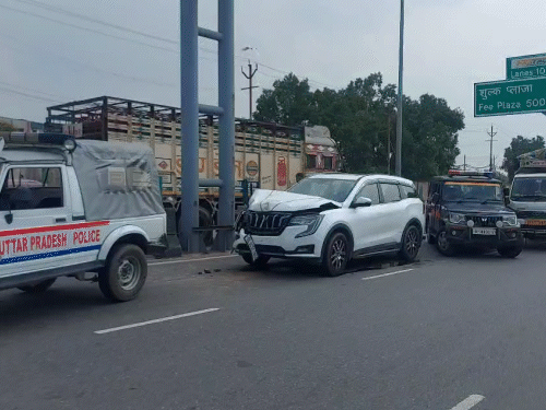 After the accident, the police sent the minister to the hospital by another.
