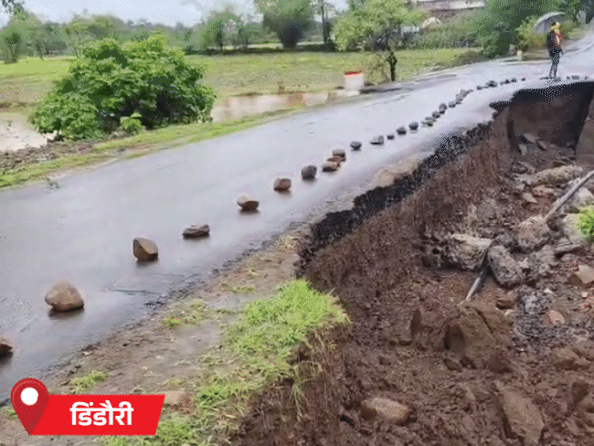 डिंडौरी के मेहदवानी में धमनी-कुसेरा मार्ग बारिश से क्षतिग्रस्त हो गया।