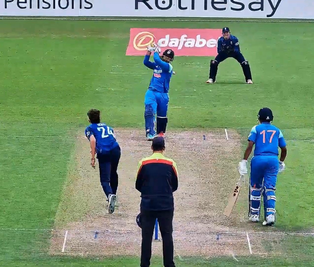 वैभव ने 33 रन बनाए।