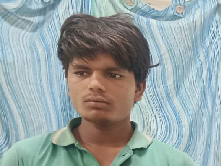 आरोपी आकाश, जिसने चाकू मारा।