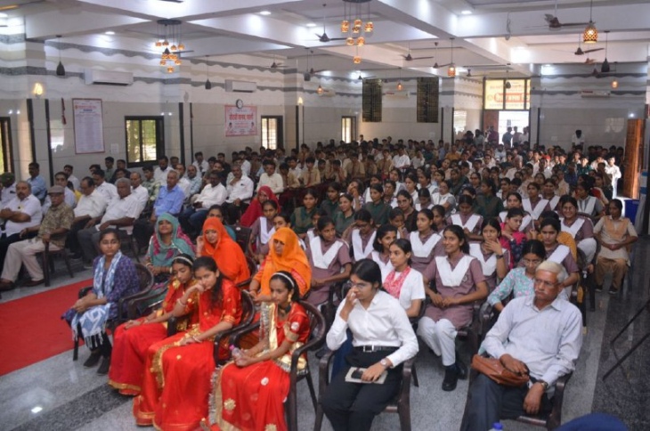 श्री वीर दुर्गादास राजपूत शिक्षा समिति पाली के तत्वाधान में कॅरियर वर्कशॉप में मौजूद राजपूत समाज के लोग।