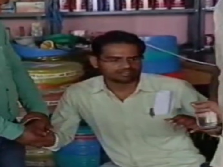 रिश्वत लेते रंगे हाथों पकड़ाया स्वास्थ्य विभाग का अकाउंटेंट