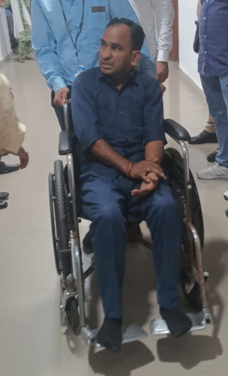 Satveer, the driver of the minister's car, was injured in the accident. He told how the accident happened.