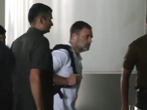 Rahul Gandhi left Delhi for Patna to join Bihar bandh.