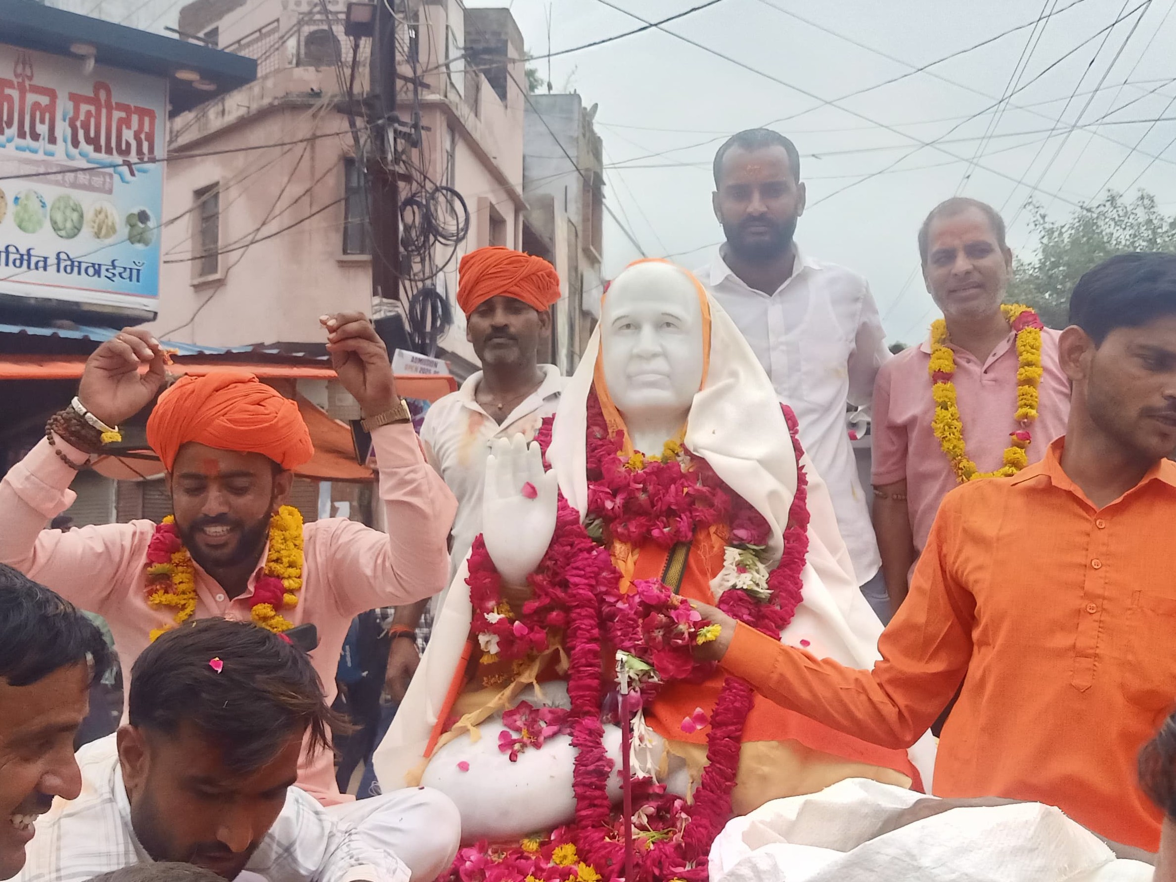 Baba Markanda The statue of Baba Makhandas Maharaj was taken on a city tour | बाबा ...