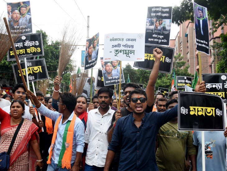 कसबा इलाके के साउथ कोलकाता लॉ कॉलेज में छात्रा के साथ गैंगरेप हुए गैंगरेप को लेकर पूरे पश्चिम बंगाल में लगातार प्रदर्शन हो रहे हैं। - Dainik Bhaskar