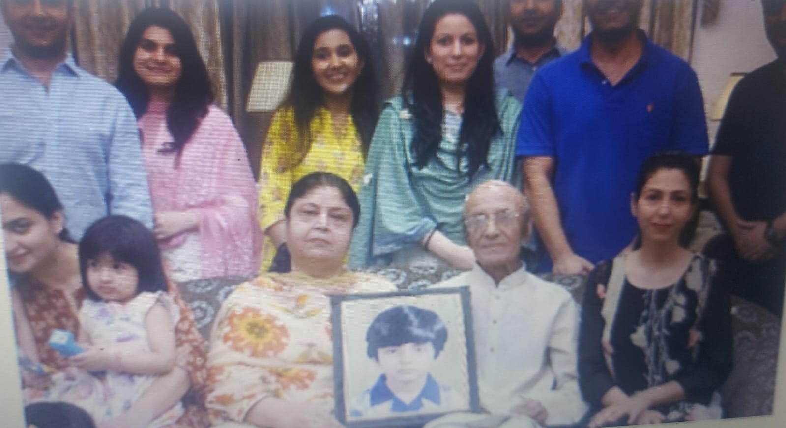 The picture is from June 2019 when Sabih Khan became the Senior Vice President of Apple. Then his maternal uncle's house was celebrated in Moradabad.