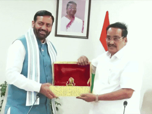 दिल्ली में SYL हुई मीटिंग में हरियाणा और पंजाब के CM गर्मजोशी से मिले। - Dainik Bhaskar