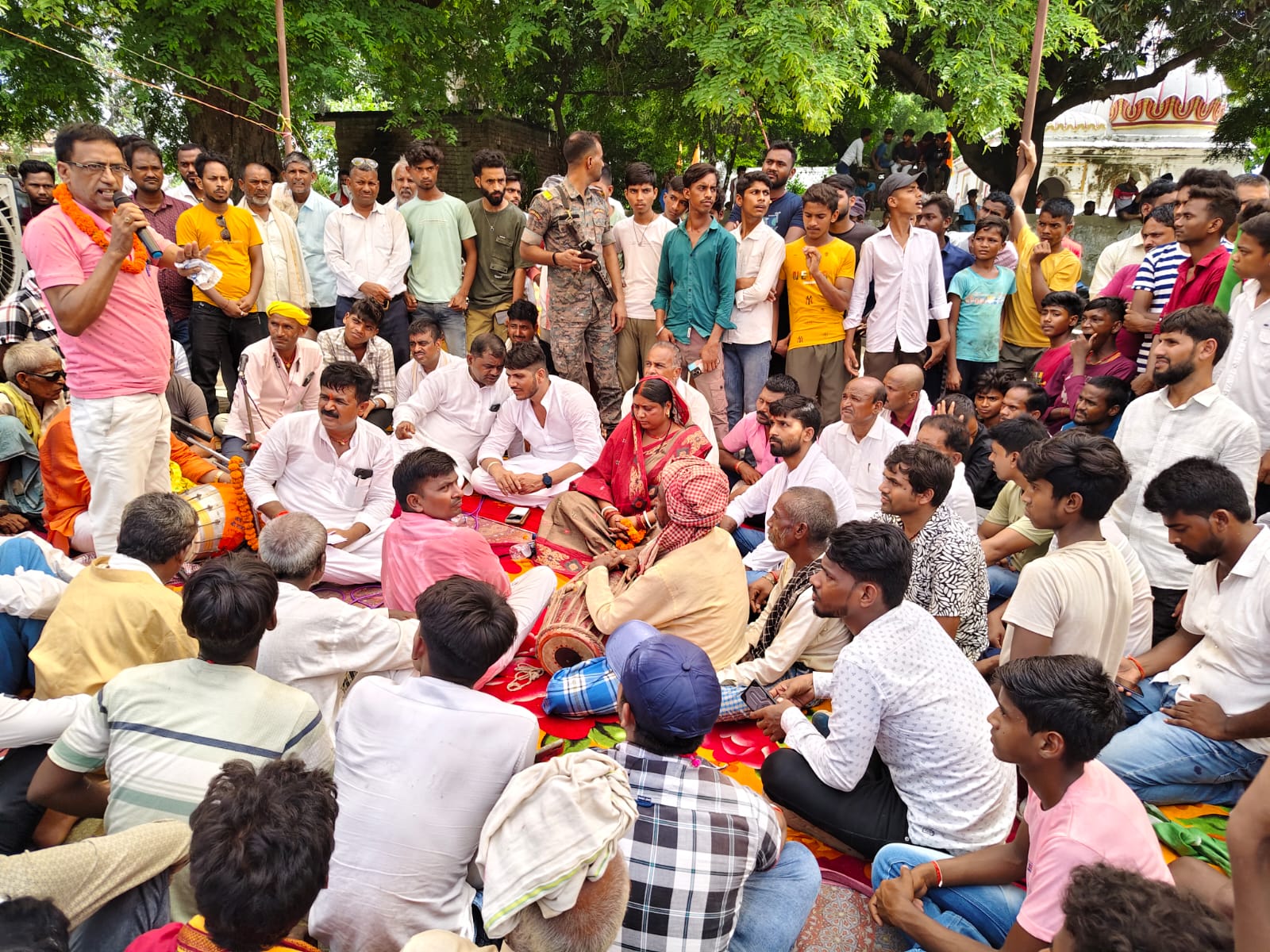 कार्यक्रम में अतरी विधायक और मुखिया समर्थक मौजूद