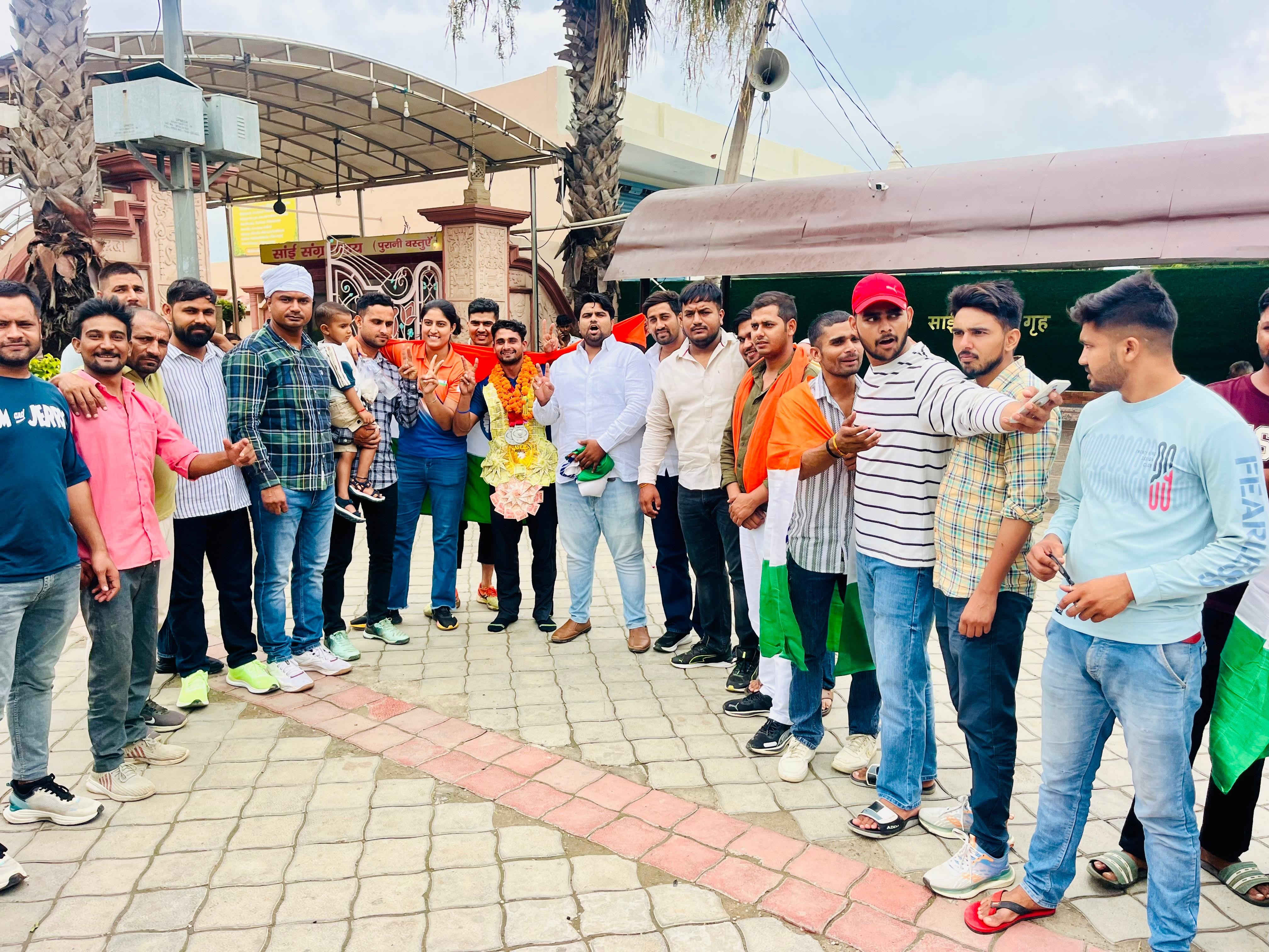 बुलंदशहर के मोहित चौधरी ने वर्ल्ड पुलिस चैंपियनशिप में भारत को गोल्ड मेडल दिलाया है।