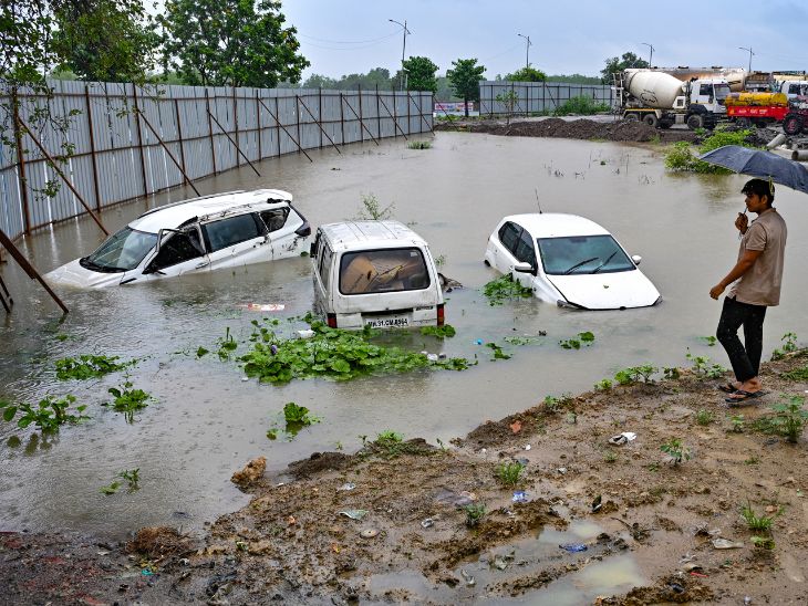 नागपुर में भारी बारिश के बाद बाढ़ कई वाहन डूब गए। कई इलाकों में नुकसान हुआ है।