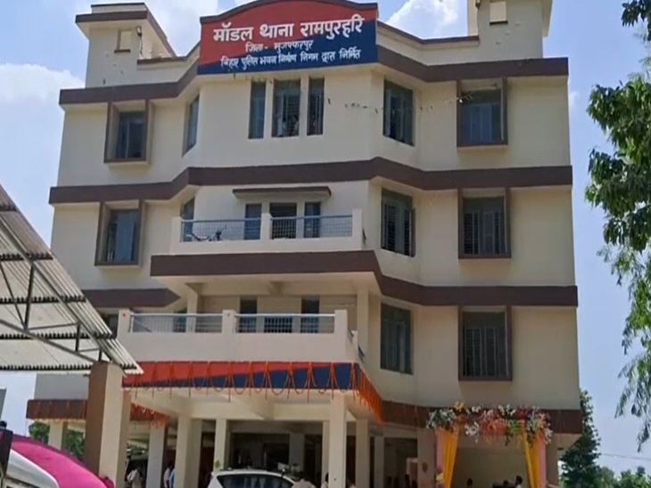 इसी थाना भवन में विशाल की हुई बेहरमी से पिटाई।