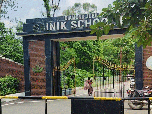 Rewa's Sainik School from where Army and Navy Chief studied.