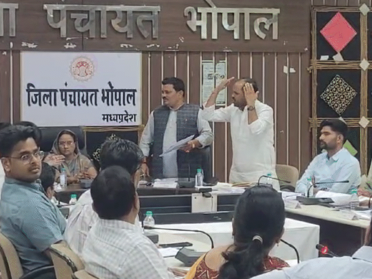 पिछली बैठकों में हंगामा हो चुका है। इस बार भी हंगामे के आसार है।