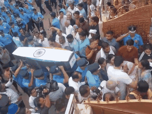 Air Force personnel carrying the body of the martyr pilot inside the house.
