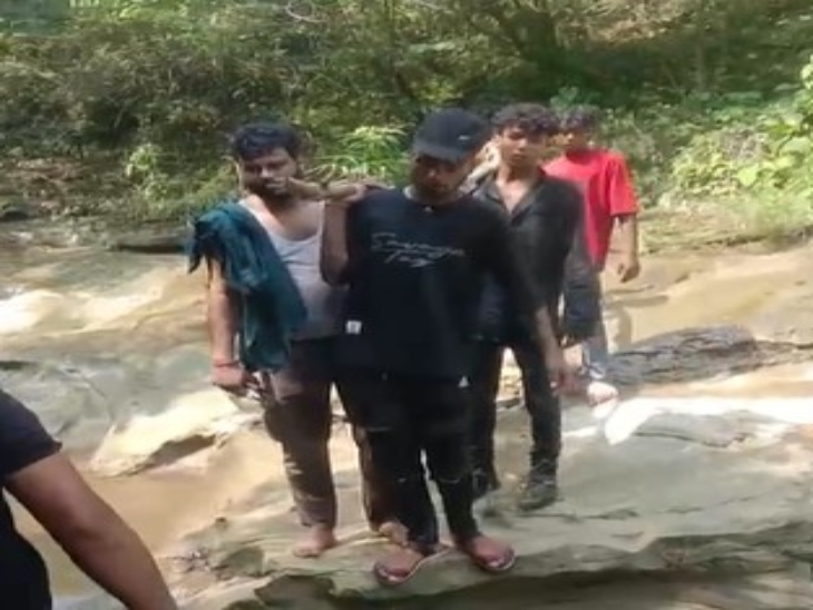 रेस्क्यू में पार्षद राहुल भाई पटेल, सन्नी, निशांत, और मोंटी शामिल थे।