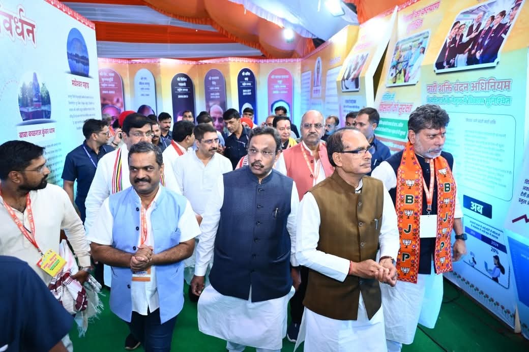 शिवराज सिंह चौहान भी प्रशिक्षण शिविर में आए थे।