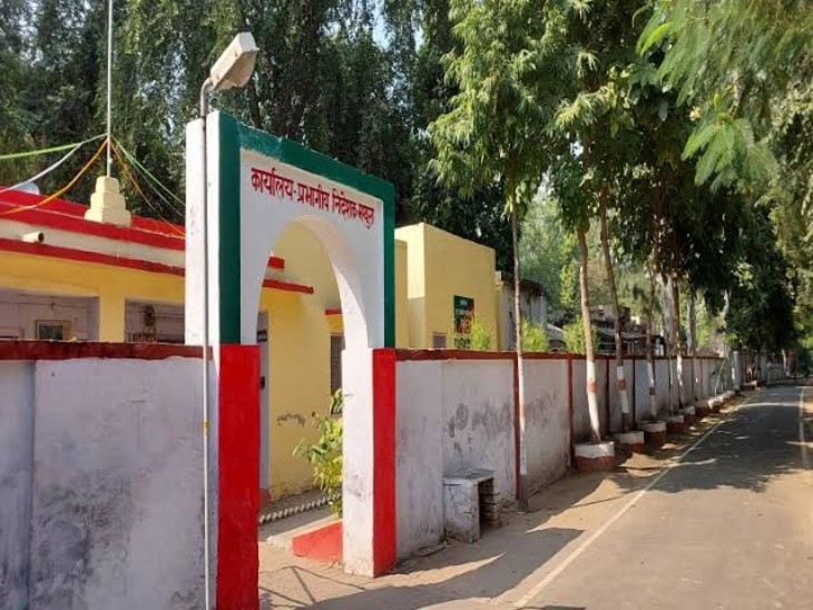 वन विभाग के कार्यालय पर हुई कार्यवाही से हड़कंप मच गया