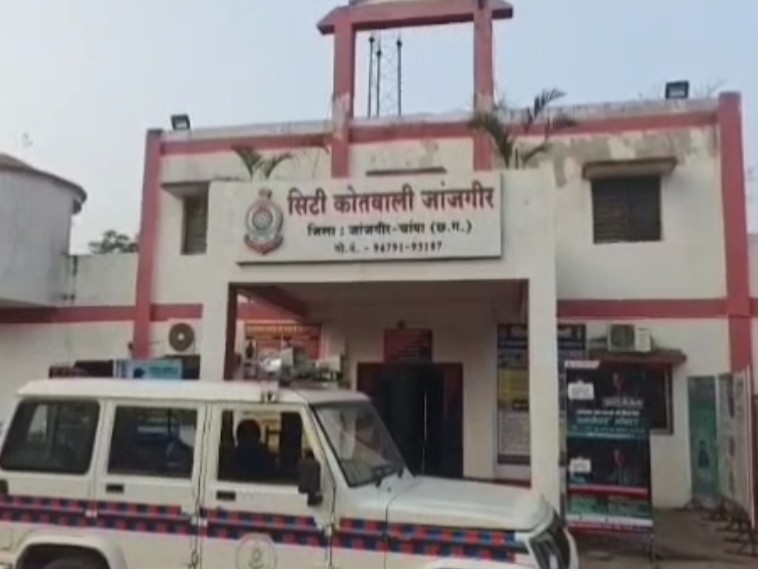 परिजनों ने थाने में दर्ज कराई थी नाबालिग के लापता होने की रिपोर्ट।