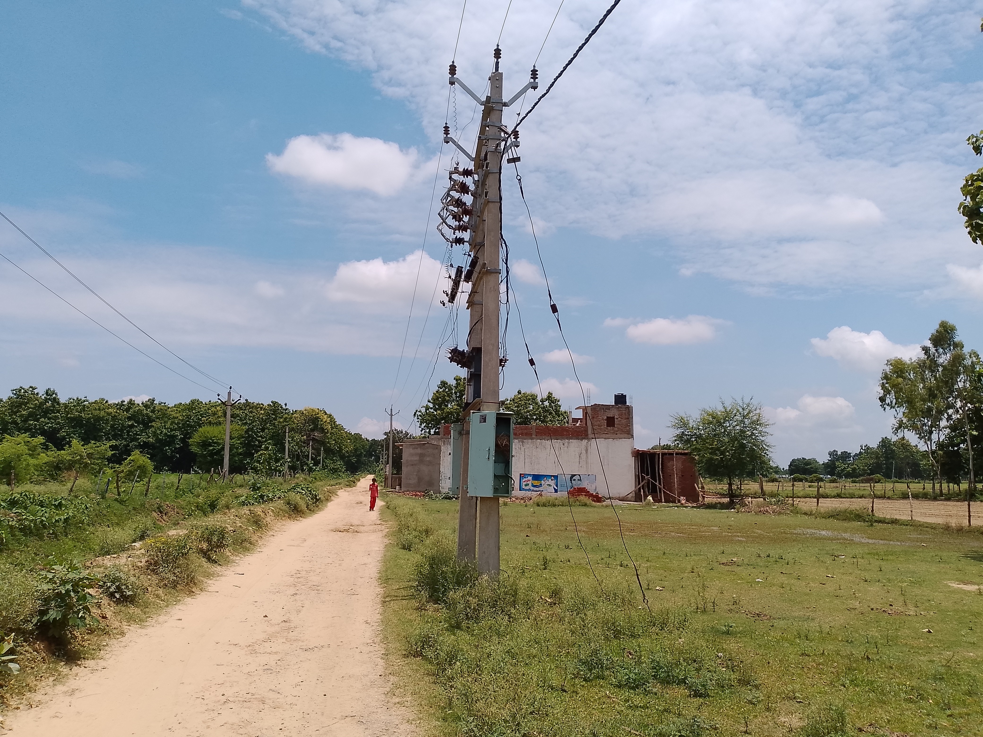 Dilapidated electricity pole poses danger in Balrampur