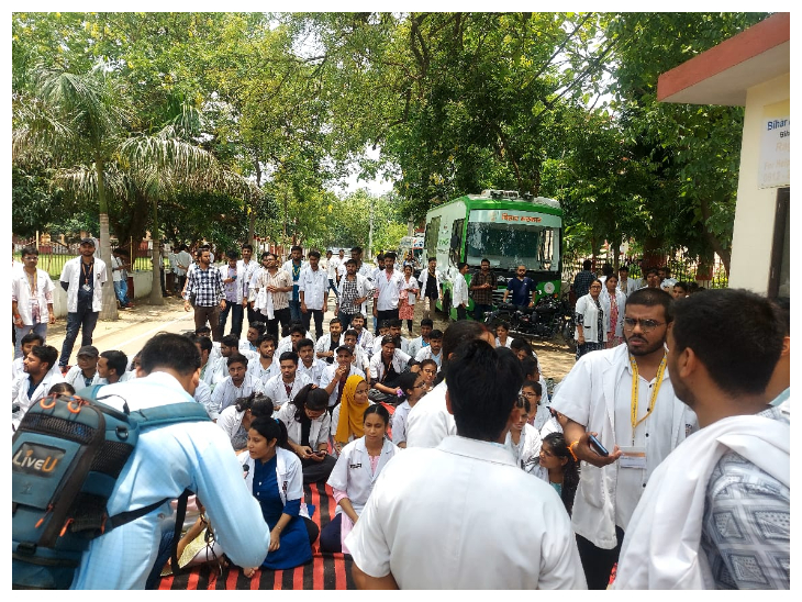 Students are demonstrating at Veterinary College.