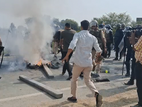 नरेश मीणा की गिरफ्तार के बाद भी ग्रामीणों ने जमकर विरोध प्रदर्शन किया था।