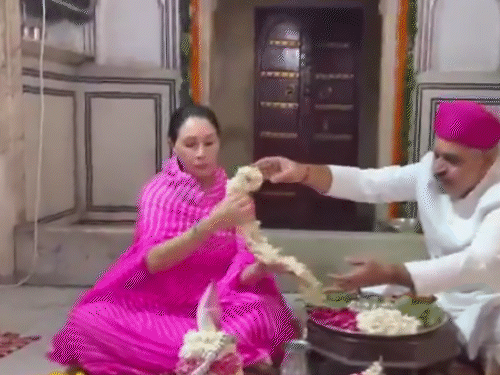 उपमुख्यमंत्री दिया कुमारी ने सावन के पहले दिन शिव आराधना की।