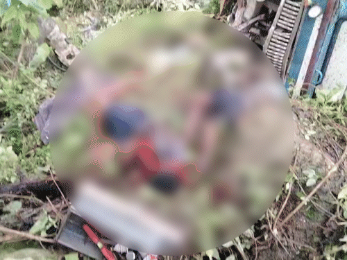 ट्रक के नीचे दबे थे मजदूर, पुलिस ने रेस्क्यू कर 5 घायलों को बाहर निकाला।