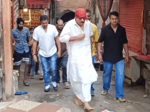 बॉलीवुड अभिनेता ने लोहार्गल के भीमकुंड जल प्रपात के भी दर्शन किए।