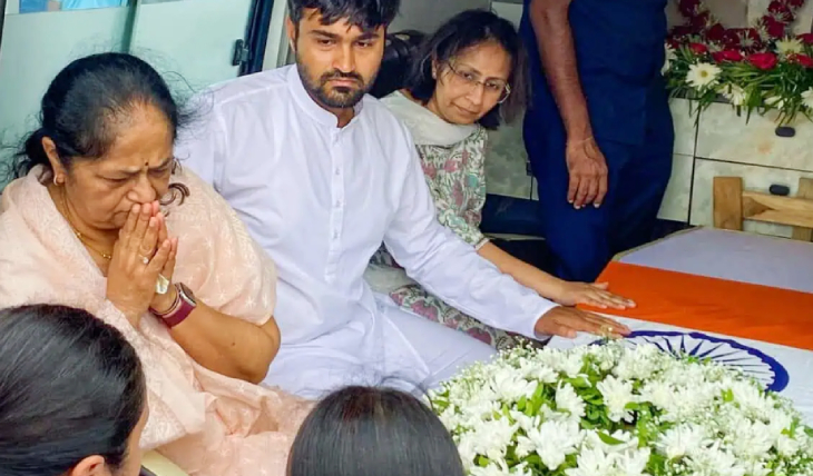 Thousands of people came to Rajkot to pay tribute to Vijay Rupani. Wife Anjali, son Rishabh and daughter Radhika during the funeral procession in the picture.