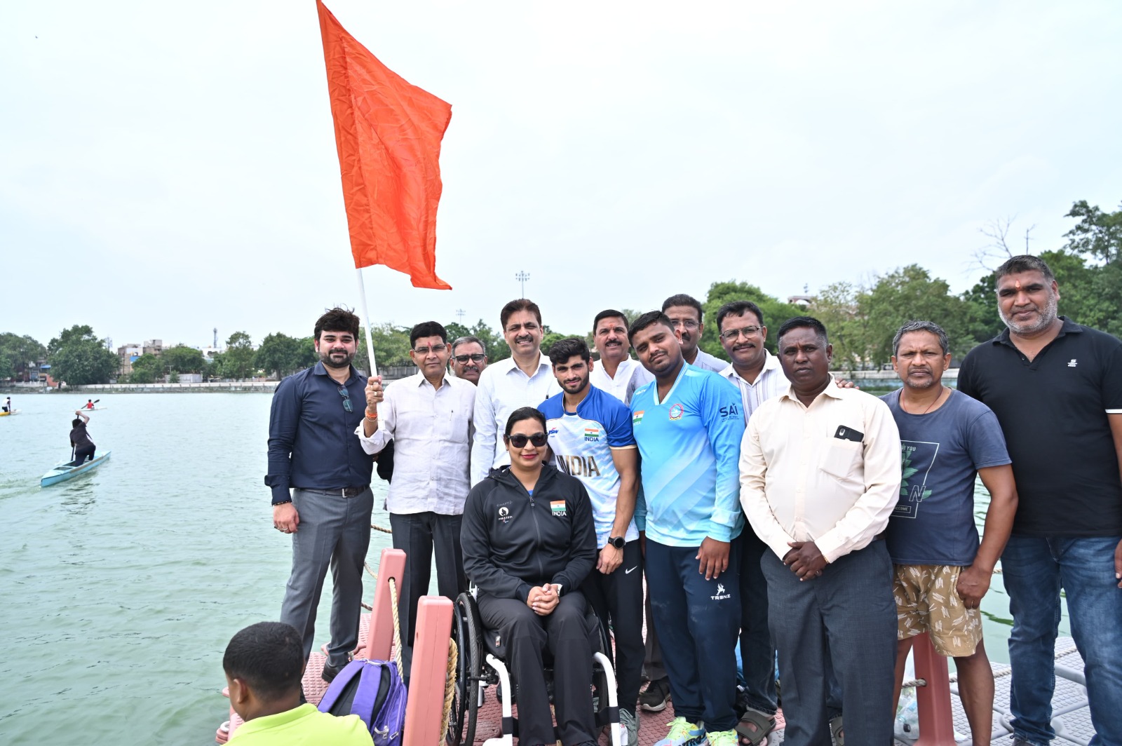 रेड फ्लैग शो कर मंत्री टंकराम वर्मा ने ट्रेनिंग सेशन समाप्त किया।