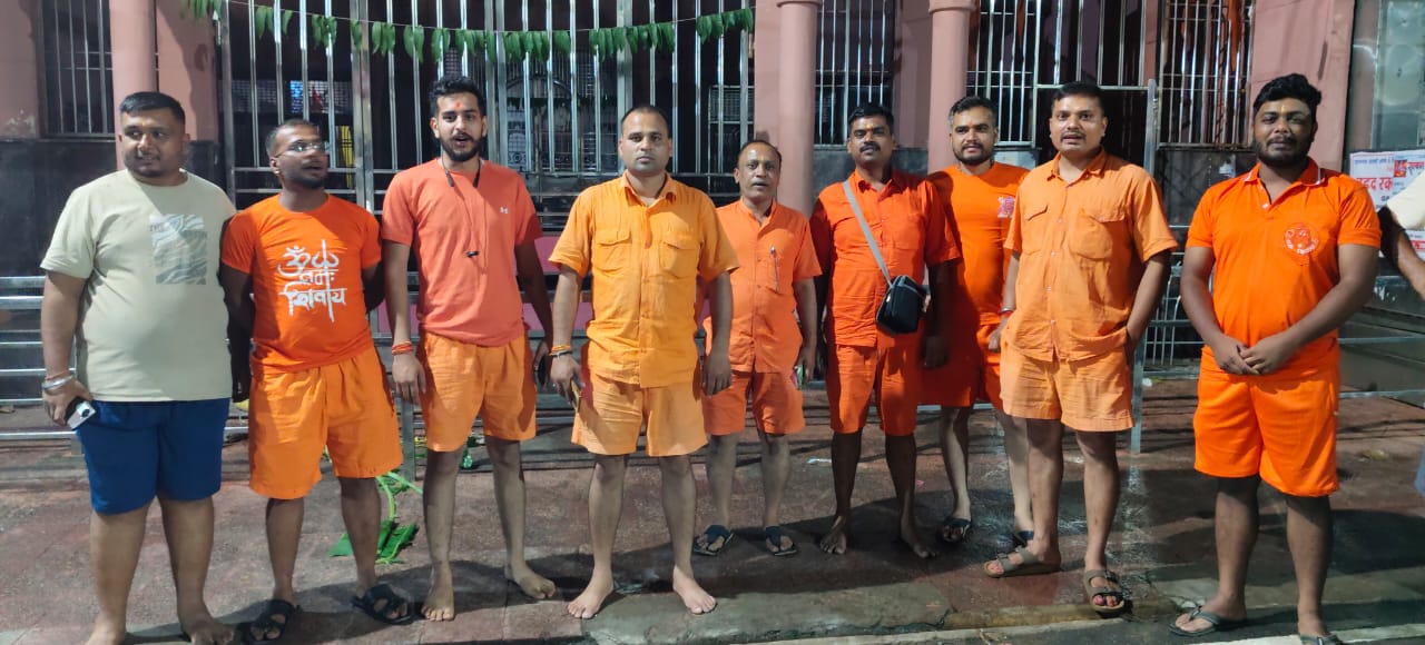 जत्था सिद्धबाबा धाम के लिए रवाना हुआ।