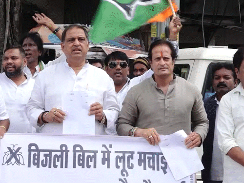 छत्तीसगढ़ की साय सरकार के खिलाफ कांग्रेस ने प्रदर्शन किया।