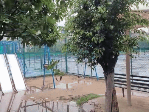 राधिका यादव इसी कोर्ट में खिलाड़ियों को टेनिस की ट्रेनिंग देती थी।