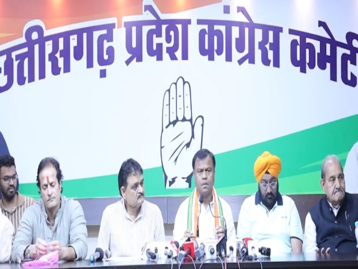 प्रदेश कांग्रेस अध्यक्ष दीपक बैज मीडिया से चर्चा करते हुए।