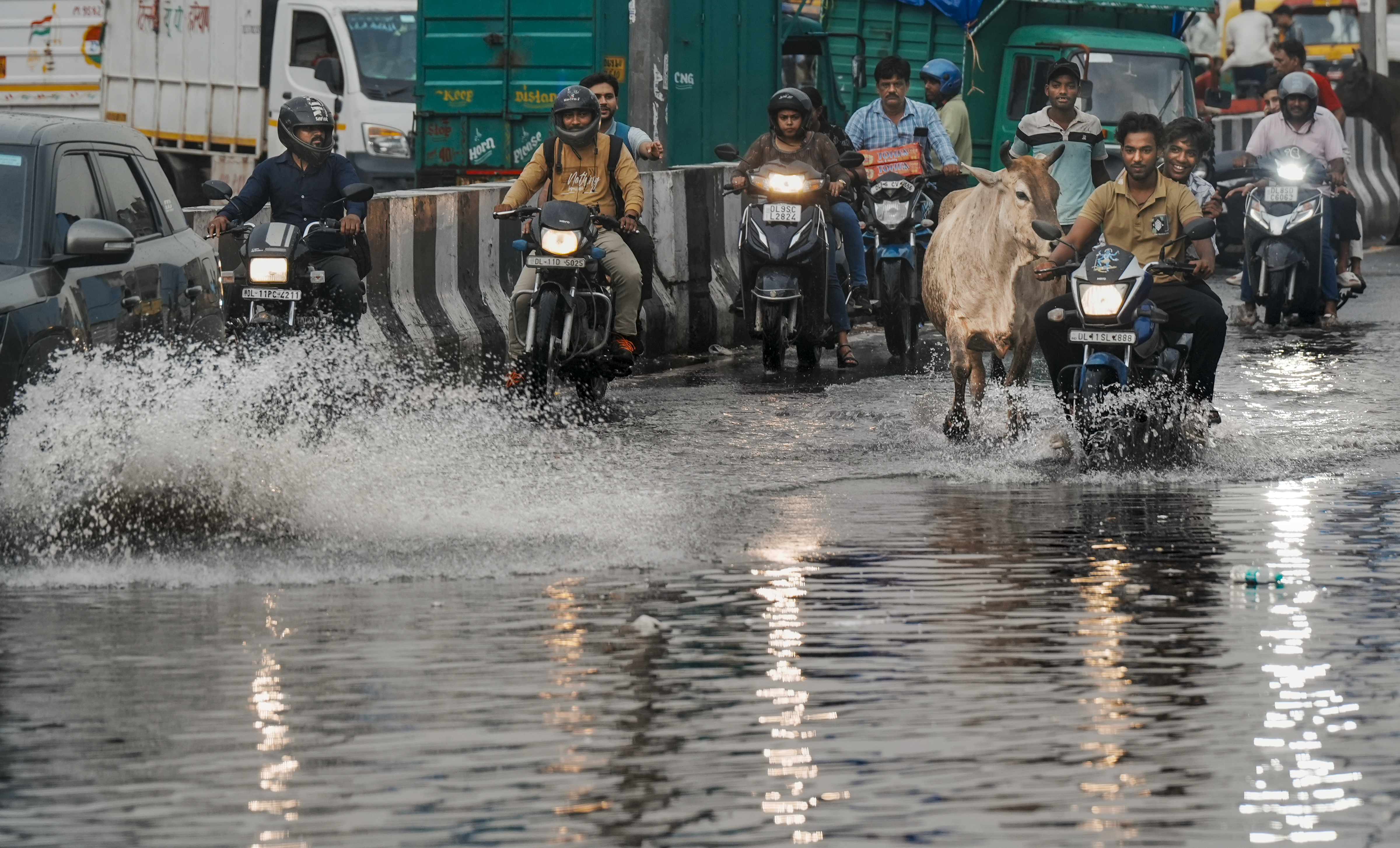 Delhi received rain throughout the day on Saturday. Due to this, the roads were flooded.