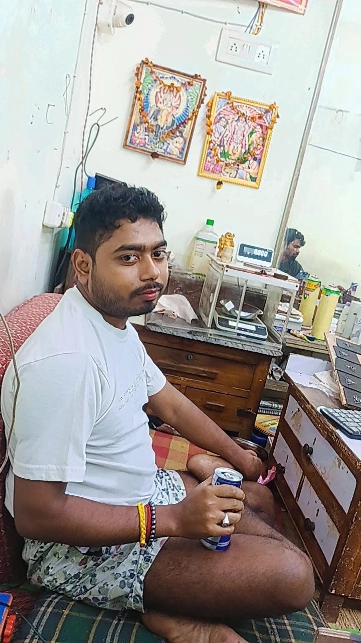 हे छायाचित्र आरोपी सुजित सामंताचे आहे.