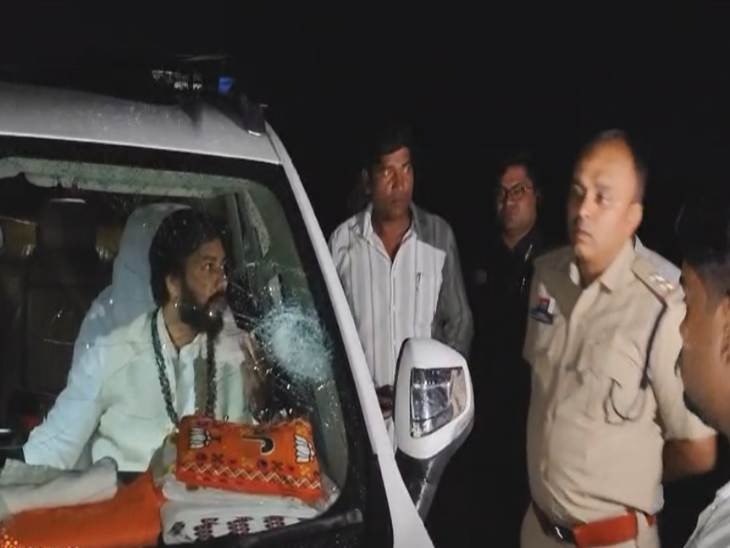 अनुसूचित जाति विकास प्राधिकरण के उपाध्यक्ष गुरु खुशवंत साहेब की गाड़ी पर हमले के बाद पुलिस मौके पर पहुंची।