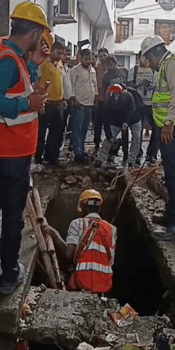 लखनऊ में ठाकुरगंज के राधा ग्राम इलाके में बारिश के बाद उफनाए नाले में सुबह युवक बह गया। NDRF, SDRF समेत 100 से अधिक नगर निगम कर्मचारी रेस्क्यू ऑपरेशन में जुटे हैं।