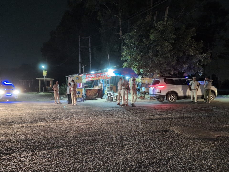 सोनीपत में कांवड़ याा रूट पर जगह जगह नाकाबंदी करके पुलिस चौकस है। पुलिस कमिश्नर ने रात को सभी नाकों पर जाकर चैकिंग की गई।