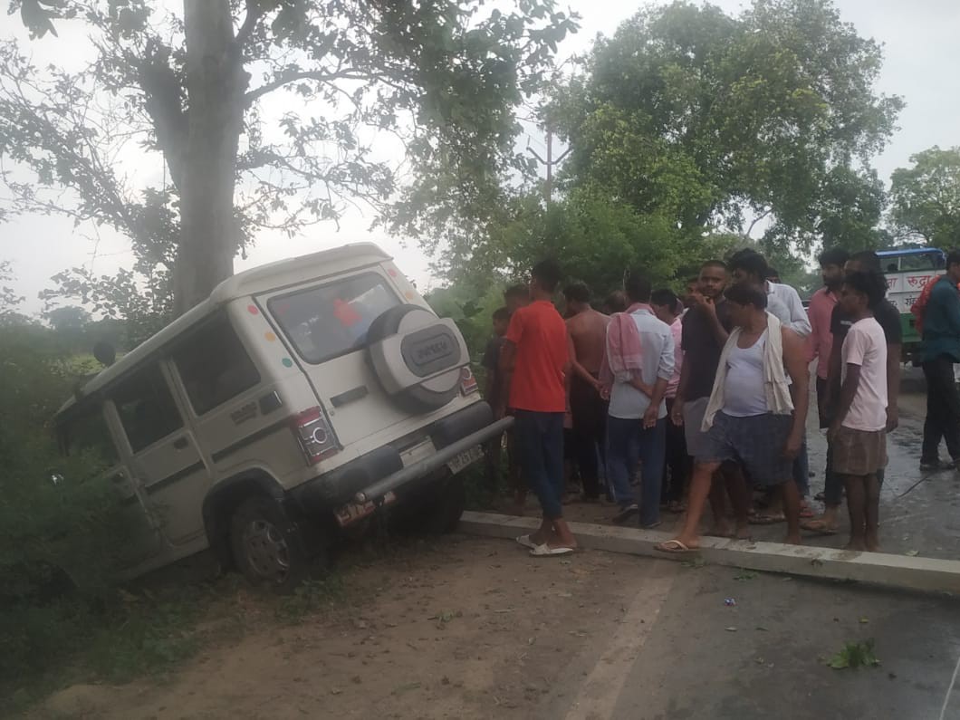 Bolero collided with an electric pole in Ballia