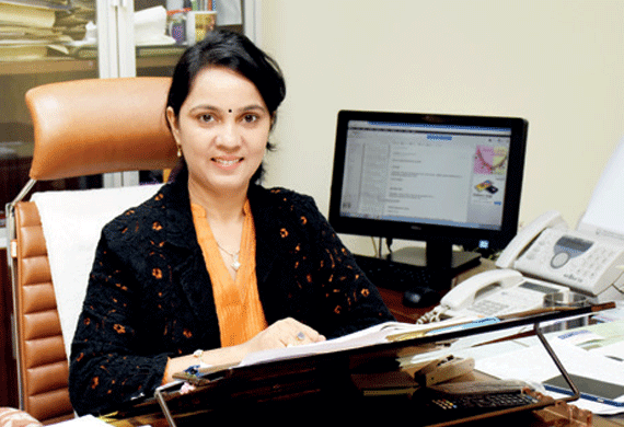 डॉ. एके सचान की पत्नी ऋचा मिश्रा ने उन पर केस दर्ज कराया था।