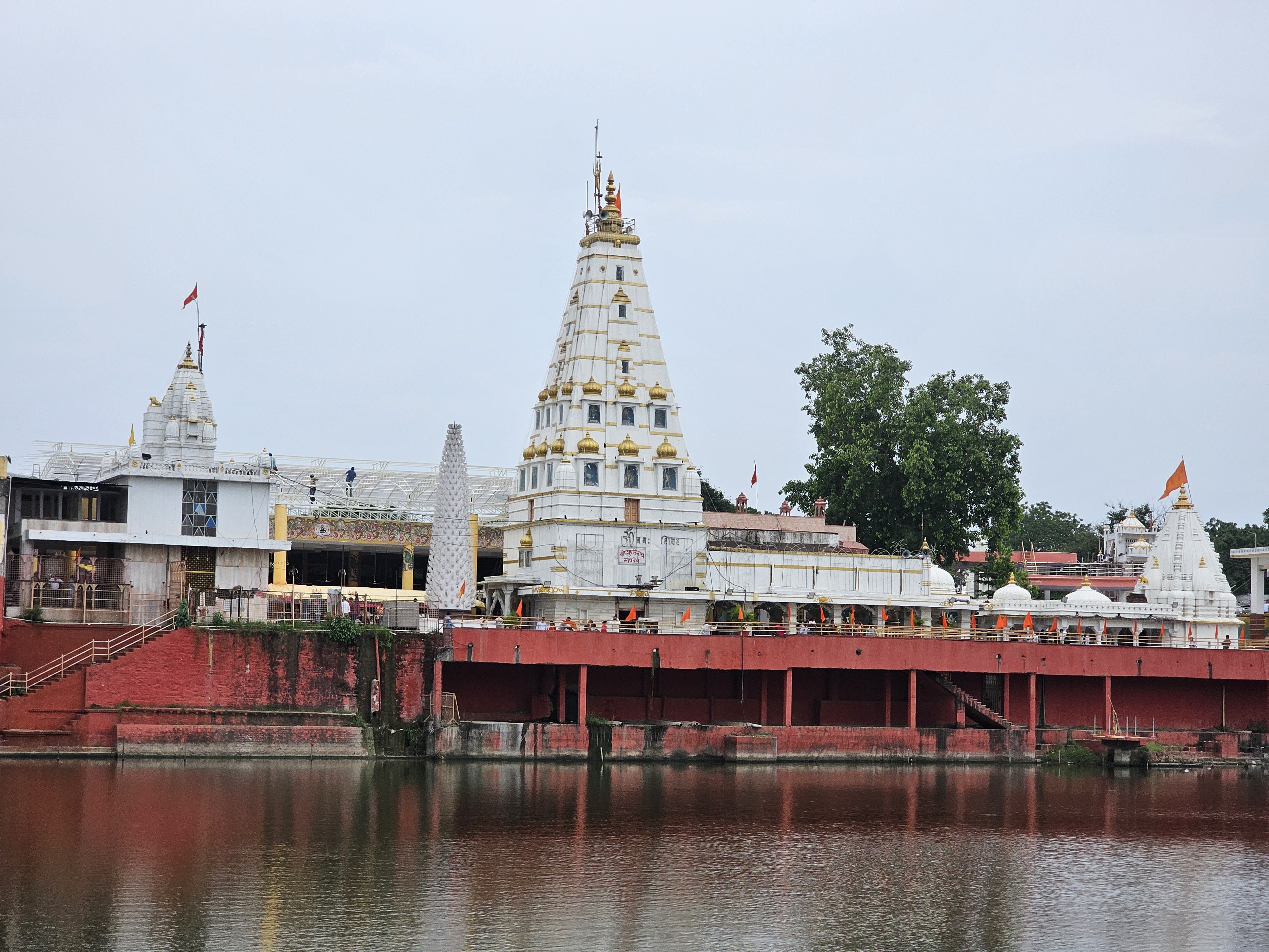 शिवना नदी के तट पर बसा है भगवान शिव का यह मंदिर।