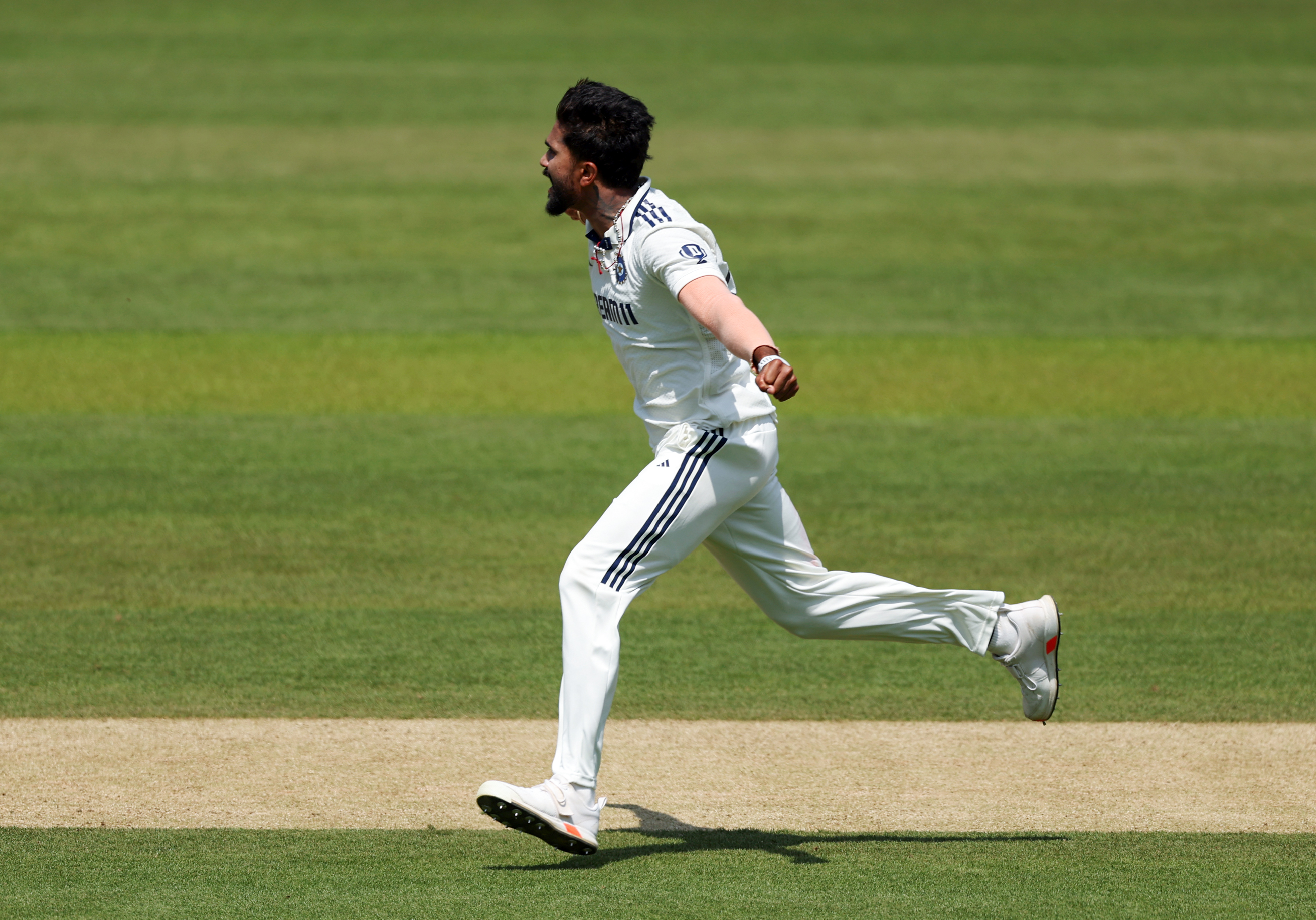 जैक क्रॉली का विकेट सेलिब्रेट करते नीतीश कुमार रेड्‌डी।