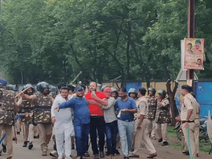 Karni Sena chief Jeevan Singh Sherpur, who was involved in the protest, was arrested.