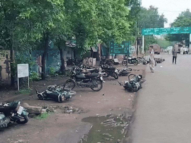 Protesters' bikes are lying on both sides of the road.