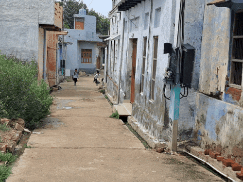 Both the boy and the girl are residents of the village Maharana. With this, both communities are face to face.